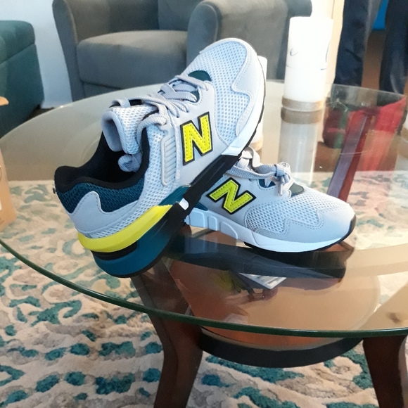 Grey and green New Balance - Picture 6 of 6